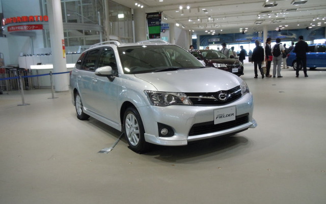 トヨタ新型カローラ