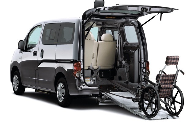 福祉車両の例（NV200バネット・チェアキャブ）