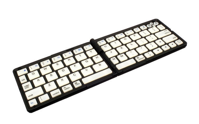 「スタンド付き折りたたみ無線キーボード」（型番：BTFLKEYB）