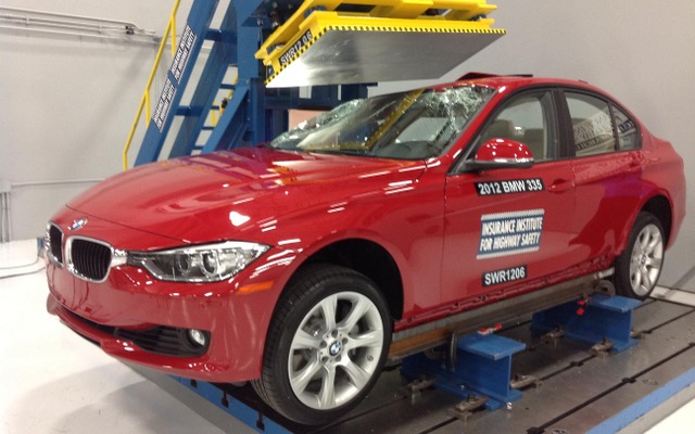 米国IIHS（道路安全保険協会）が実施した新型BMW 3シリーズセダンの衝突テスト