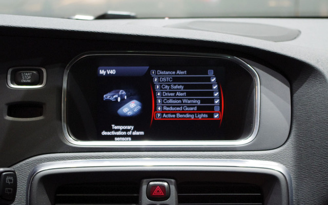 ボルボ V40 新型の車載端末（参考画像）