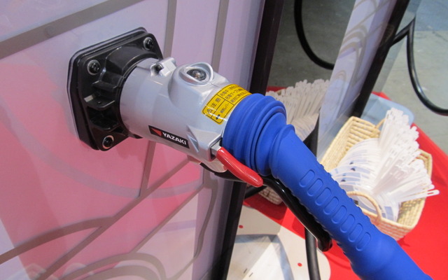 CHAdeMO仕様の急速充電器用EV充電コネクタ