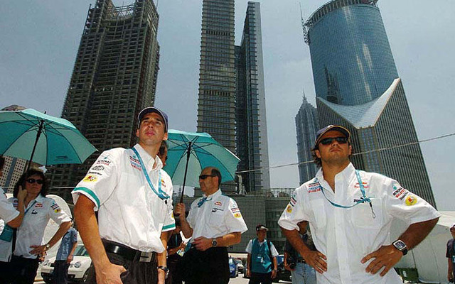 F1が上海のストリートに登場