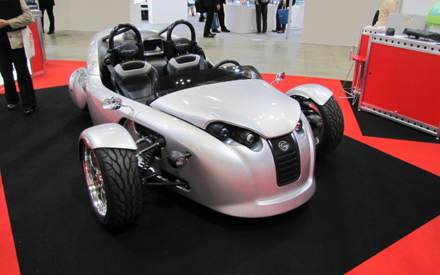 人とくるまのテクノロジー展　カンパーニャモータースV13R