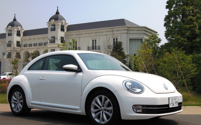 THE BEETLE 内外装をカラーコーディネイトした「ザ・ビートル デザイン」仕様で輸入される。