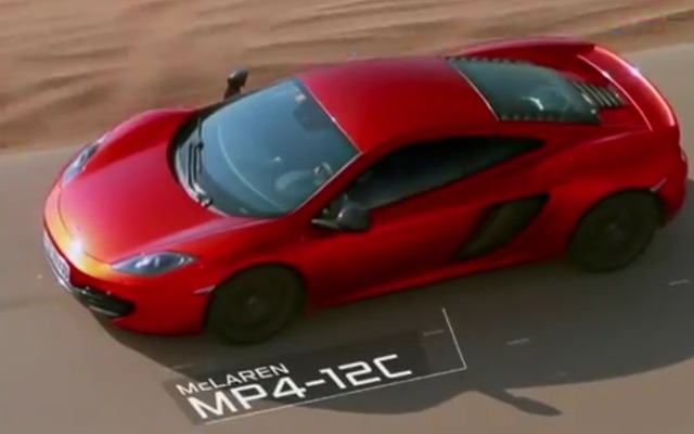中東の砂漠地帯を駆け抜けるマクラーレン MP4-12C