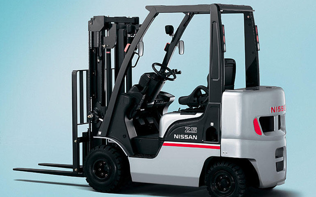 日産エンジン式フォークリフト、コンパクトモデルを追加