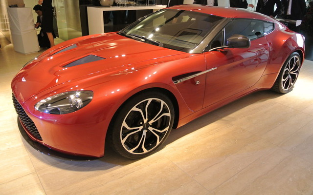 アストンマーティンV12 ZAGATO