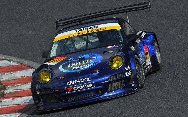 GT300クラスのドライバーランキングトップは、合計33ポイント獲得の峰尾恭輔/横溝直輝組