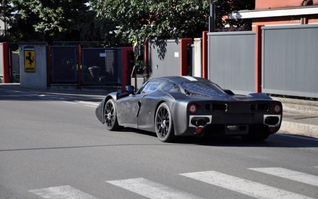 フェラーリのファンサイト、『Ferrari Chat』に投稿されたエンツォ後継車のスクープ写真
