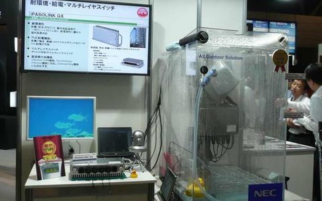 干渉の少ない60Hz帯を採用した、屋外向けの超小型マイクロ波通信システム「iPASOLINK AOR（All Outdoor Radio）シリーズ」