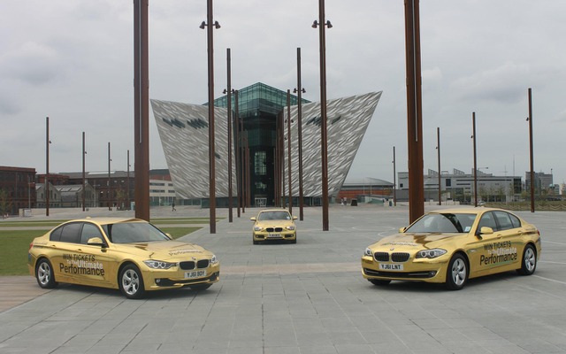 ロンドンオリンピックに協賛するBMWが英国でキャラバン中の3台のゴールドBMW