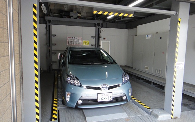 立体駐車場にも電気を