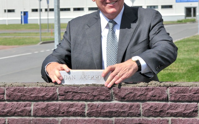 GMのロシア・サンクトペテルブルク工場とダン・アカーソン会長兼CEO