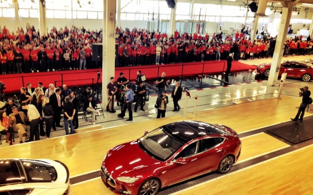 22日、米国で行われたテスラモーターズの新型EV、モデルSの発売記念セレモニー