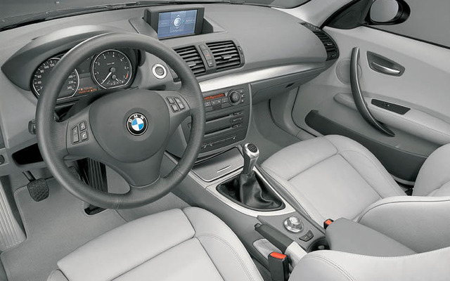 【BMW新1シリーズ海外試乗】その2 エントリーモデルでも抜かりない高級装備の数々…こもだきよし