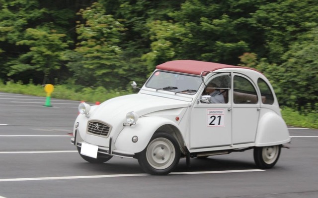 スプレンドーレ・ピクニック開催　シトロエン・2CV