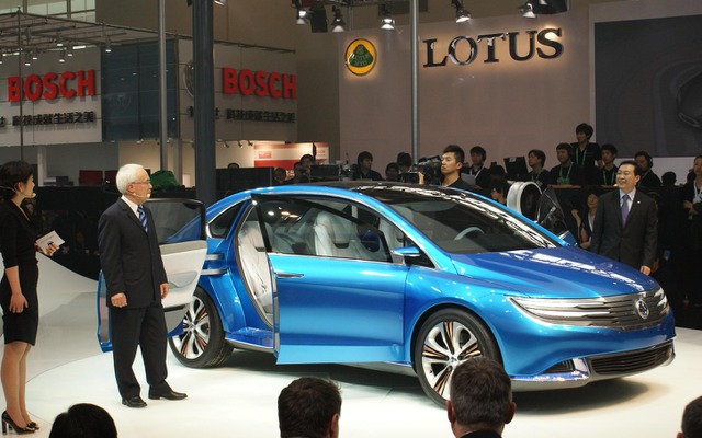 ダイムラーとBYDの新ブランド、デンツァのEVコンセプトカー（北京モーターショー12）