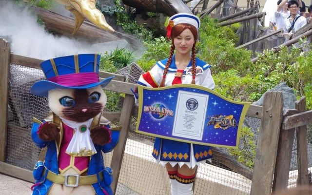 黄金に輝くリオレイア希少種、等身大サイズでUSJに現る！ギネス記録にも認定