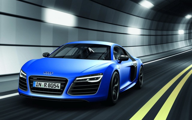 アウディR8の大幅改良モデル（R8 V10プラス）