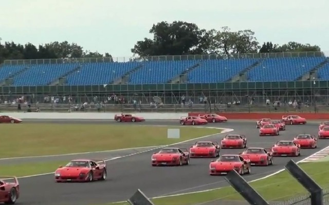 7月22日、英国シルバーストンで開催された約60台のフェラーリF40によるパレード