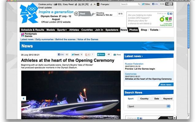 ベッカムの操縦するボートでテムズ川を運ばれる聖火（London 2012）