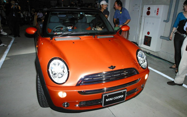 【MINIコンバーチブル発表】MINIカフェがオープン