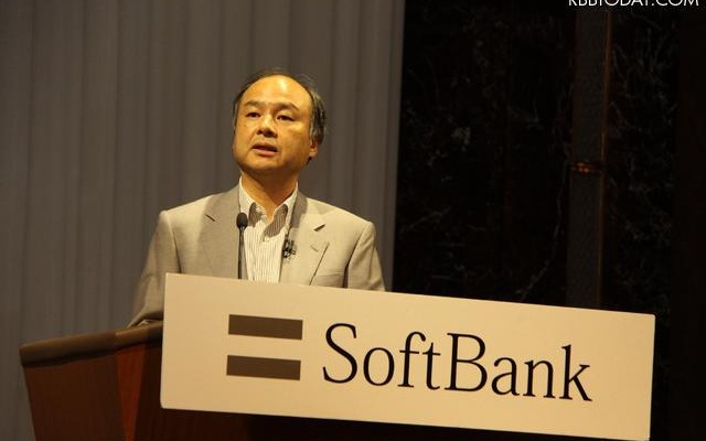 決算説明会に登壇した孫社長
