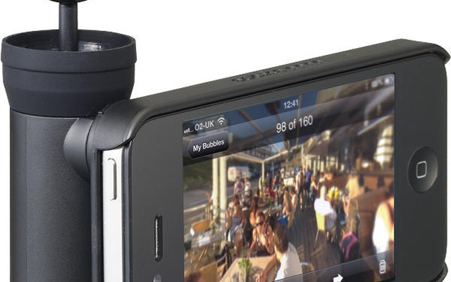 「bubblescope」でパノラマ撮影するイメージ（iPhoneは別売）