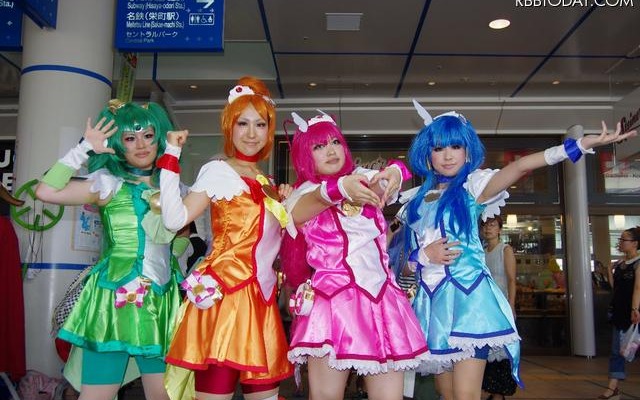 こちらは一般のコスプレイヤー。レベルの高いプリキュアスマイル