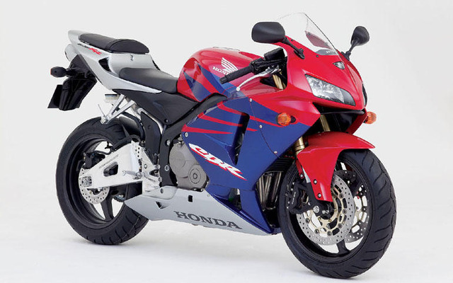 【インターモト04】ホンダ、欧州市場向け2005年モデル発表