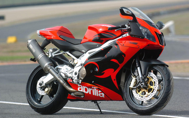【インターモト04】アプリリア RSV1000R…燃える炎