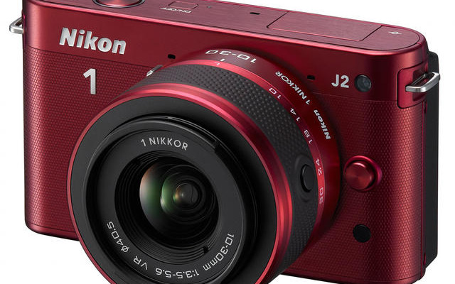 「Nikon 1 J2 標準ズームレンズキット」レッド