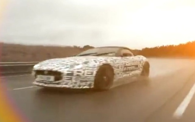 ジャガーFタイプのプロトタイプ車による開発テスト