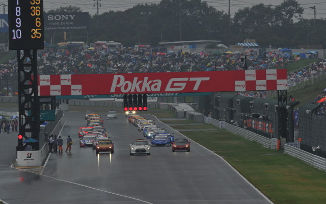 鈴鹿サーキットで開催されるSUPER GT 第5戦、4年ぶり1000kmレースが復活（写真：2011年開催のようす）