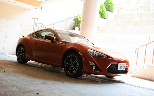 トヨタ86GT“Limited”、オレンジメタリック/ブラック