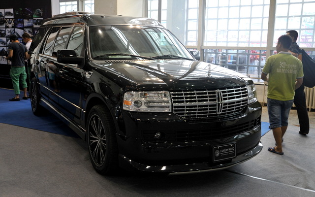 Luxury Autoのリンカーン ナビゲーター