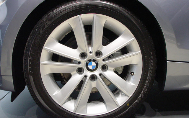 【BMW 1シリーズ発表】全車にランフラットタイヤ…星印が認定の証