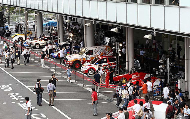 トヨタ歴代のレーシングマシンと、アーチストとのコラボで沸く