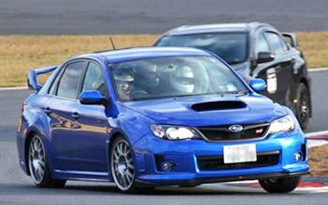 以前開催されたワンメイクドライビングレッスンのようす