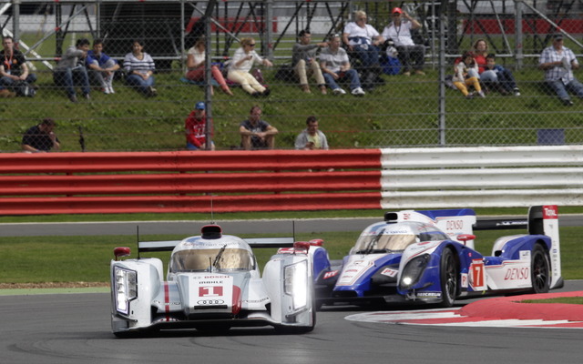レース終盤までTS030とR18 e-tronクワトロはトップを激しく争った