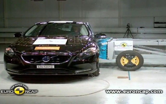 ユーロNCAPの新型ボルボV40の衝突安全テスト
