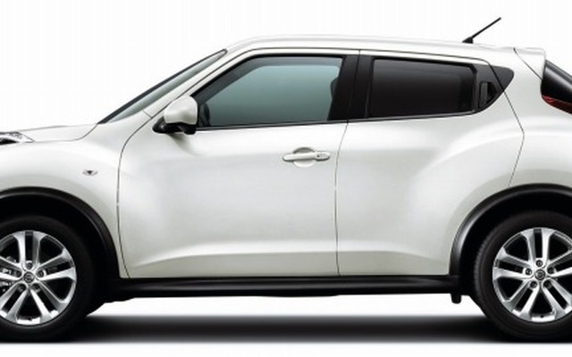 日産 ジューク ブリリアントホワイトパール