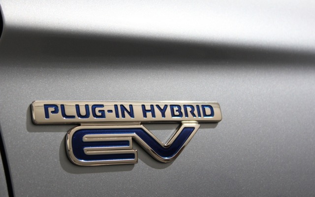 三菱・アウトランダーPHEV