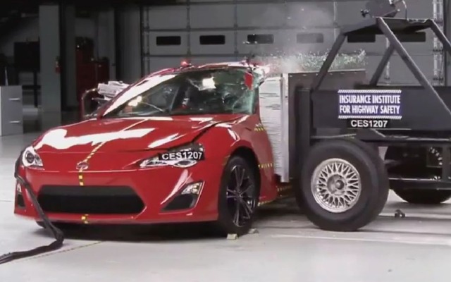 トヨタ86の米国仕様、サイオンFR-SのIIHS衝突安全テスト
