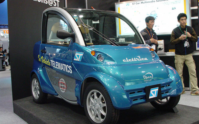 【CEATEC JAPAN2004】アルコールチェッカーをハンドルに内蔵