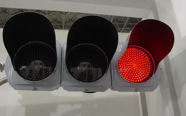 【CEATEC JAPAN2004】信号機から情報を発信できるってホント?