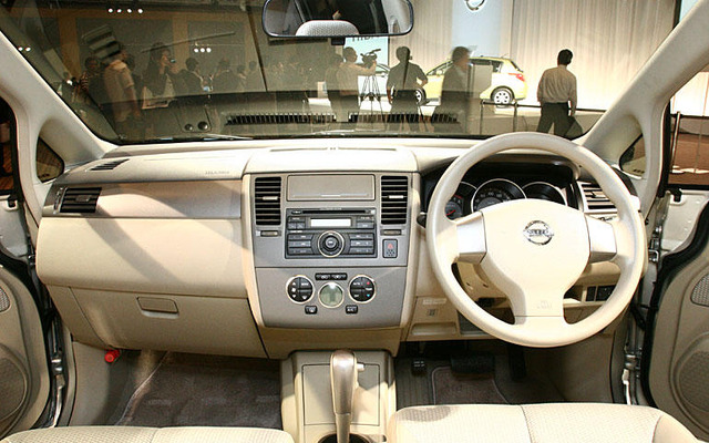 【日産 ティーダ発表】上質のおもてなし空間