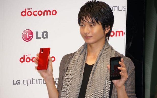 Optimus G L-01E 発表会に、ゲストとして登場した俳優の向井理さん