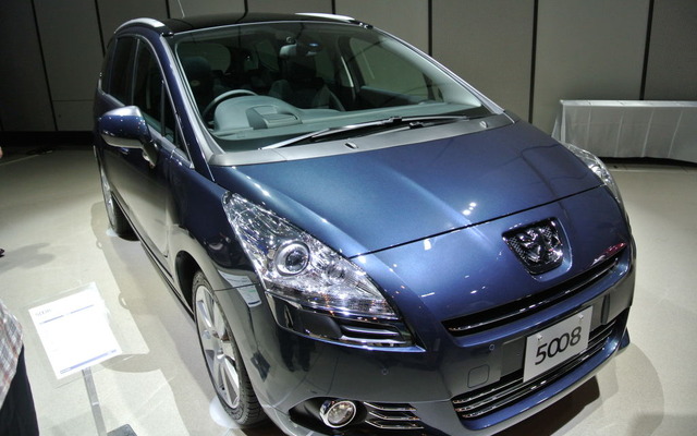 プジョー5008（英国仕様）